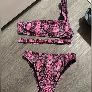 High waisted bathing suit with cut out